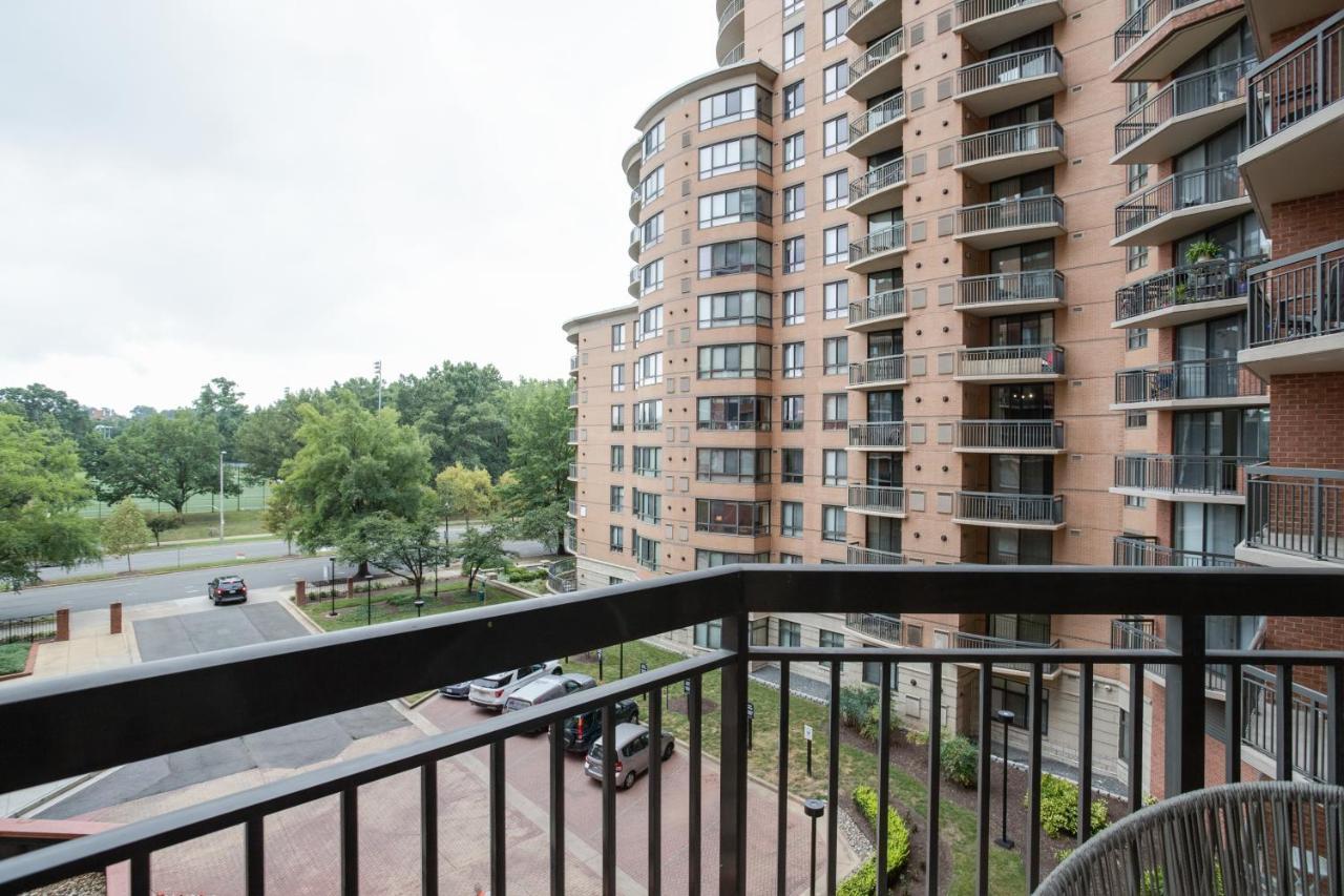 Modern & Charming Apt With Rooftop @Pentagon City Arlington Exterior foto